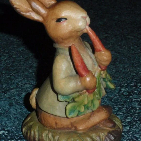 3" ANRI PETER RABBIT FIGURINE EATING 2 CARROTS VINTAGE F. WARNE COLLECTIBLE GIFT